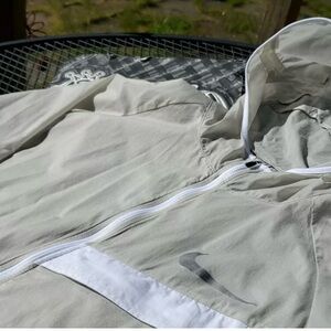 Nike Impossibly Light Windrunner - light gray and White